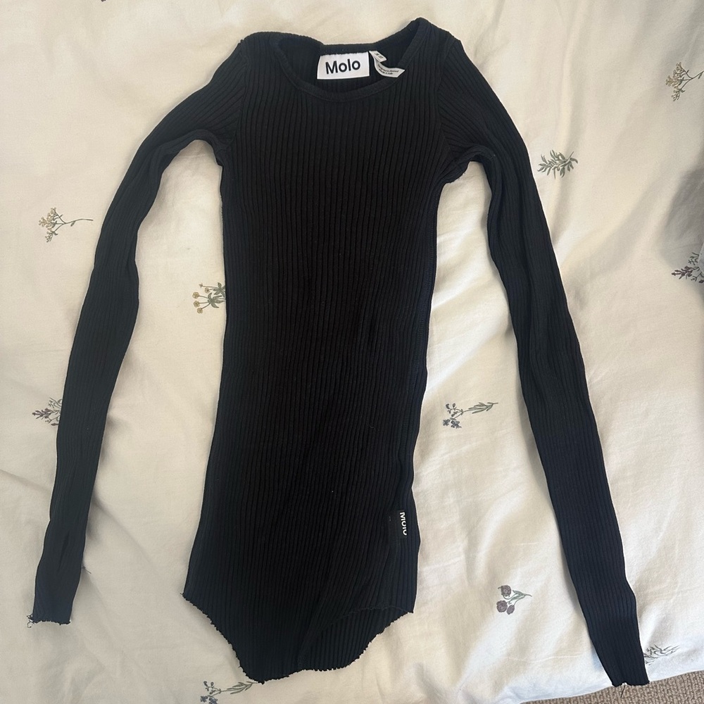 Molo girls tee. Black. Size 10 girls (146-152)